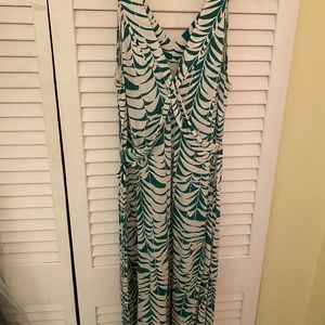 Banana republic leaf motif